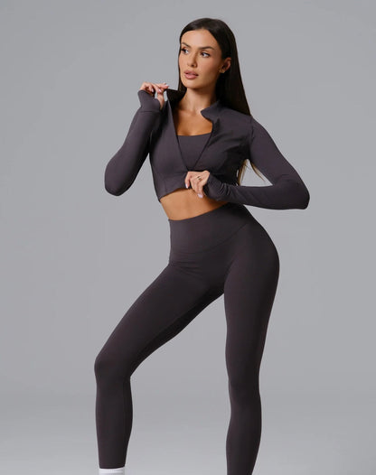 CurveFlex Trio 3 Piece Seamless Set Model wearing Ash