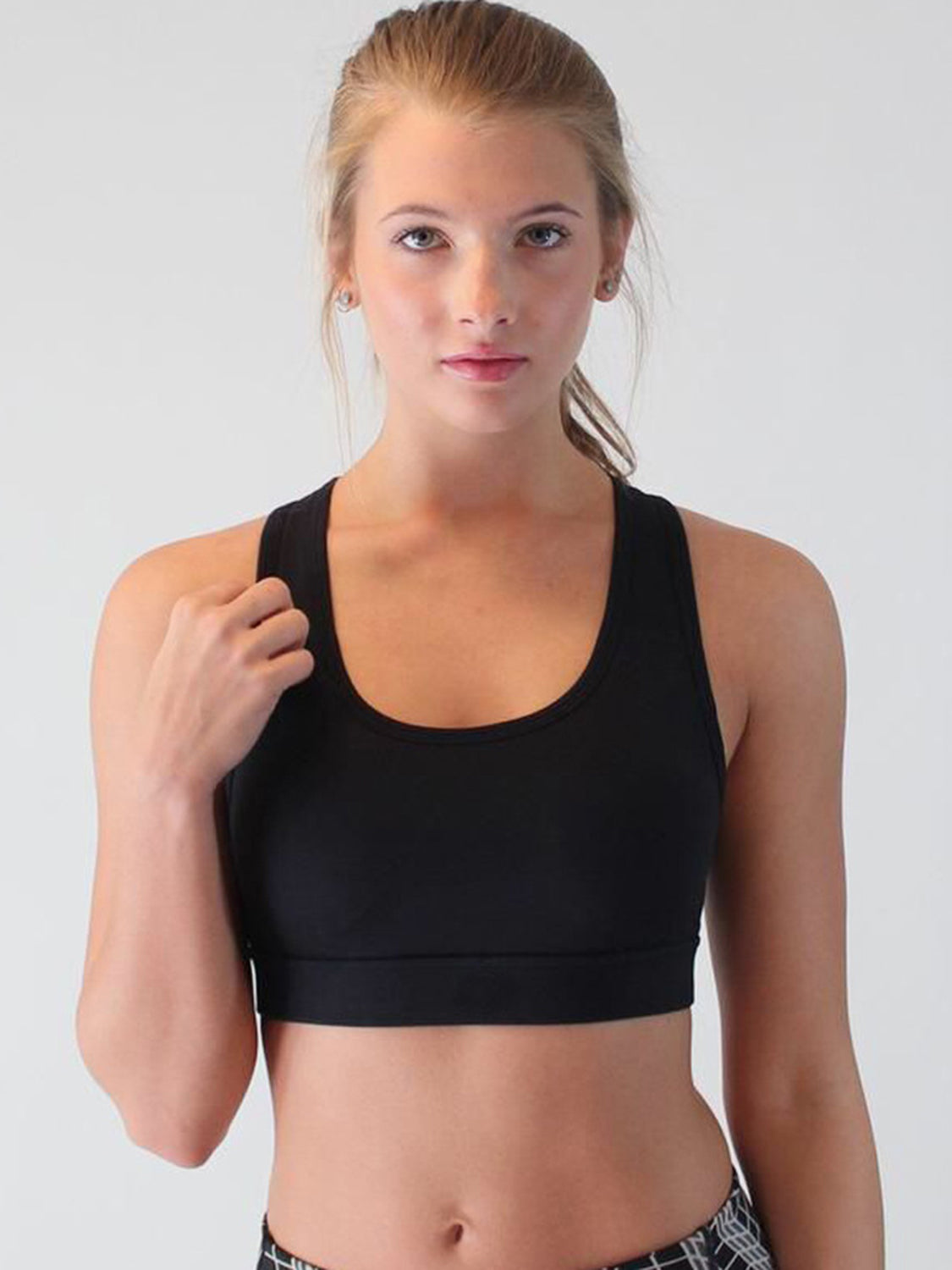 LE Cutout Scoop Neck Sports Bra